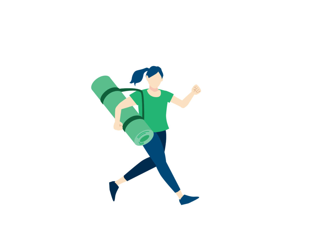 ヨガマットを持つ女性